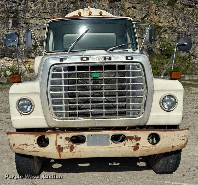 image for item DW3372 1983 Ford 8000 water truck