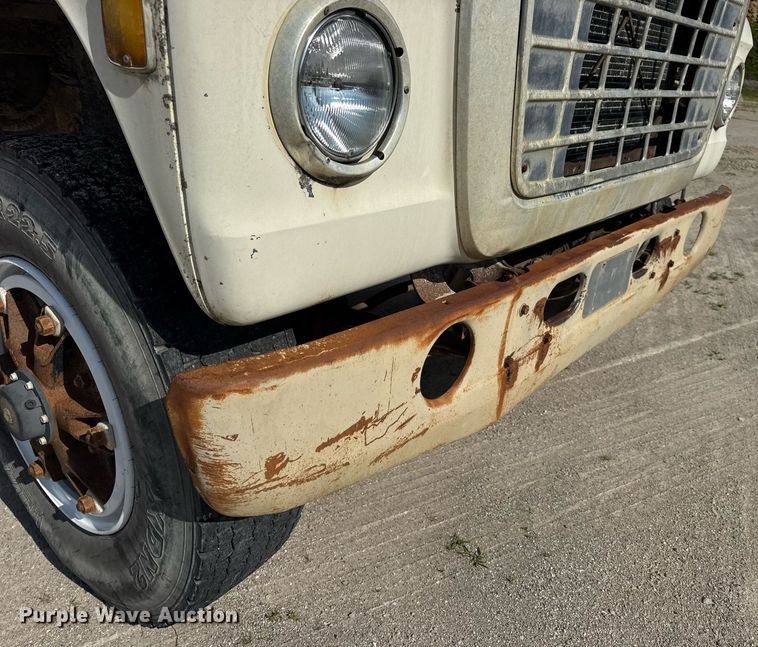 image for item DW3372 1983 Ford 8000 water truck