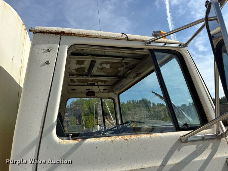 image for item DW3372 1983 Ford 8000 water truck