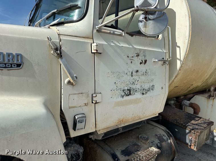 image for item DW3372 1983 Ford 8000 water truck