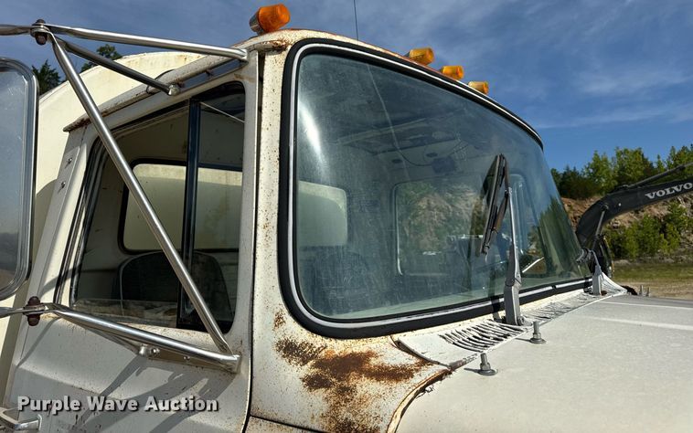 image for item DW3372 1983 Ford 8000 water truck