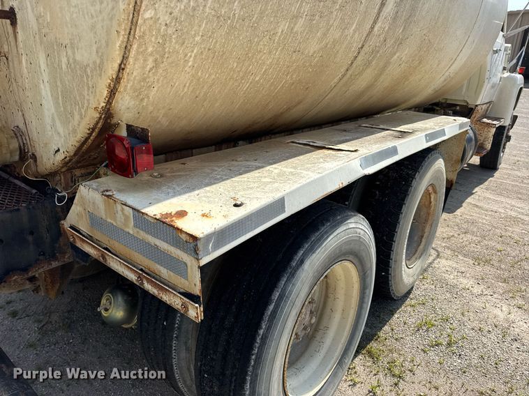 image for item DW3372 1983 Ford 8000 water truck