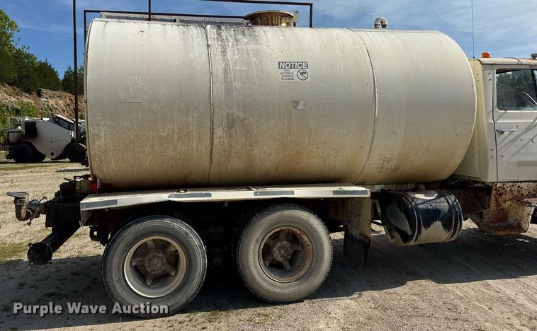 image for item DW3372 1983 Ford 8000 water truck
