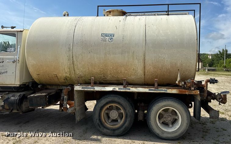 image for item DW3372 1983 Ford 8000 water truck