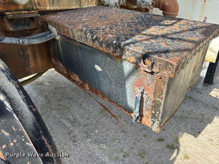 image for item DW3372 1983 Ford 8000 water truck