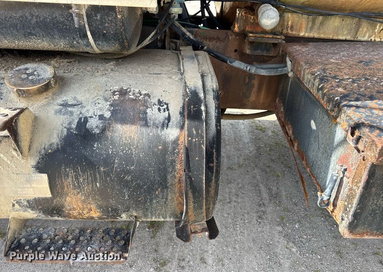 image for item DW3372 1983 Ford 8000 water truck