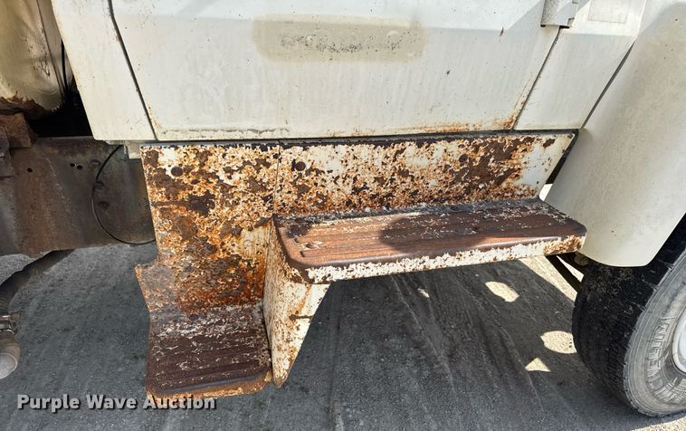 image for item DW3372 1983 Ford 8000 water truck