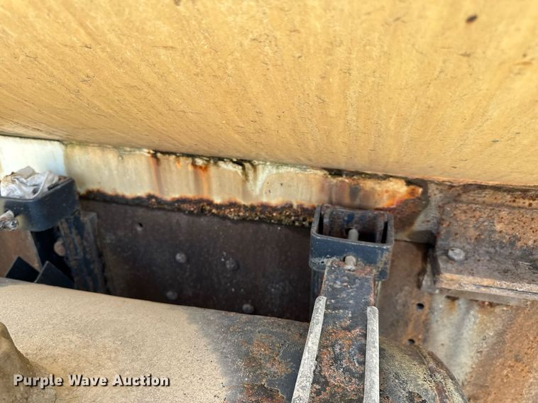 image for item DW3372 1983 Ford 8000 water truck