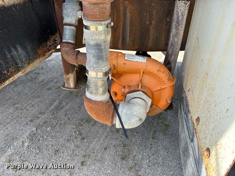 image for item DW3372 1983 Ford 8000 water truck