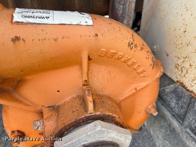 image for item DW3372 1983 Ford 8000 water truck