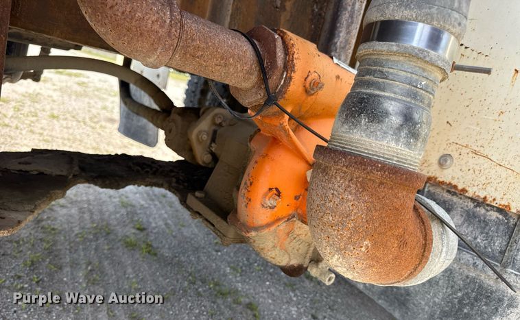 image for item DW3372 1983 Ford 8000 water truck