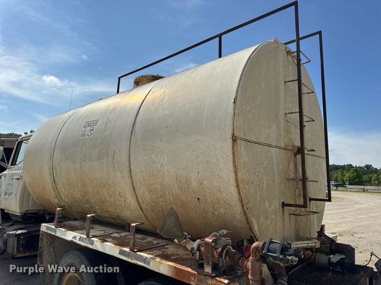 image for item DW3372 1983 Ford 8000 water truck