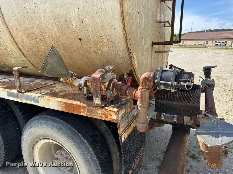 image for item DW3372 1983 Ford 8000 water truck