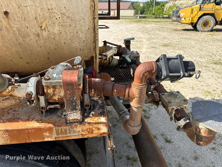 image for item DW3372 1983 Ford 8000 water truck