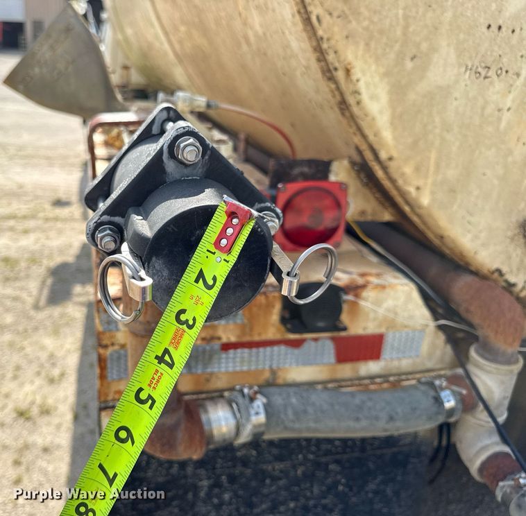 image for item DW3372 1983 Ford 8000 water truck