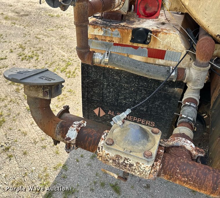 image for item DW3372 1983 Ford 8000 water truck