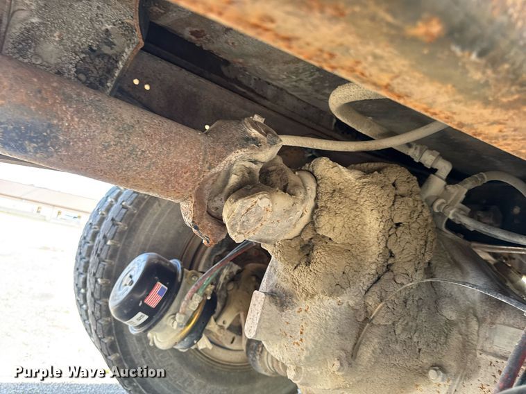 image for item DW3372 1983 Ford 8000 water truck