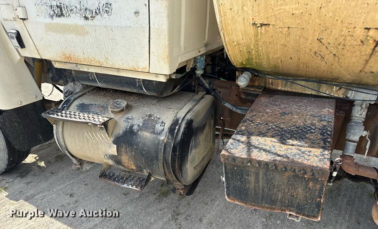 image for item DW3372 1983 Ford 8000 water truck