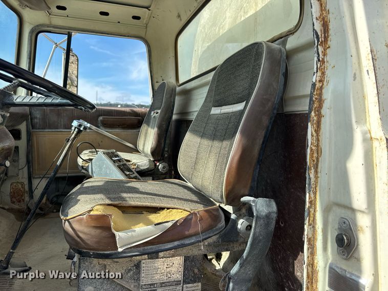 image for item DW3372 1983 Ford 8000 water truck