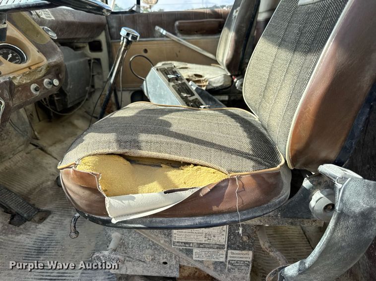 image for item DW3372 1983 Ford 8000 water truck