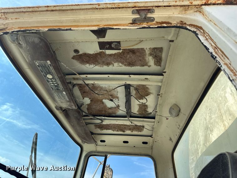 image for item DW3372 1983 Ford 8000 water truck