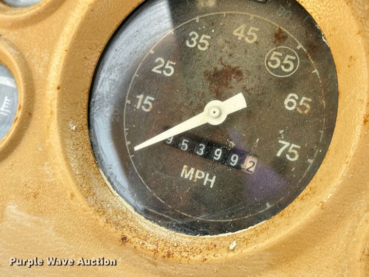 image for item DW3372 1983 Ford 8000 water truck