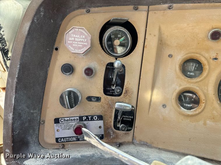 image for item DW3372 1983 Ford 8000 water truck