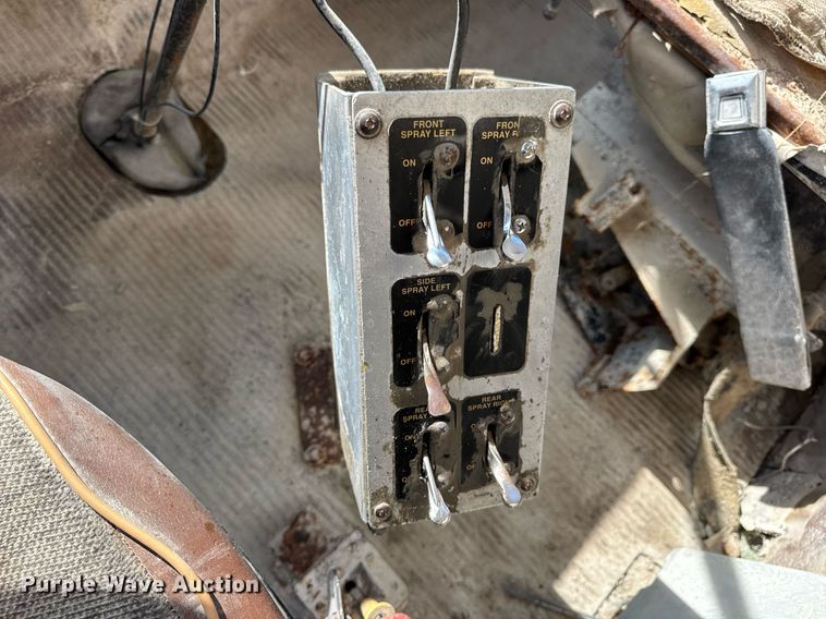 image for item DW3372 1983 Ford 8000 water truck