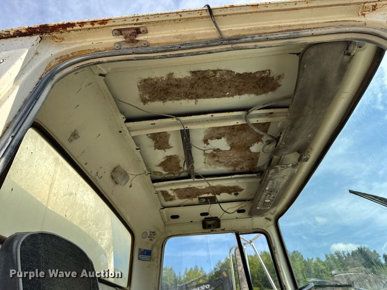 image for item DW3372 1983 Ford 8000 water truck