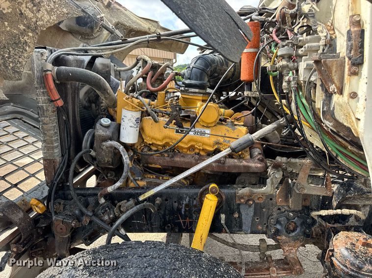 image for item DW3372 1983 Ford 8000 water truck