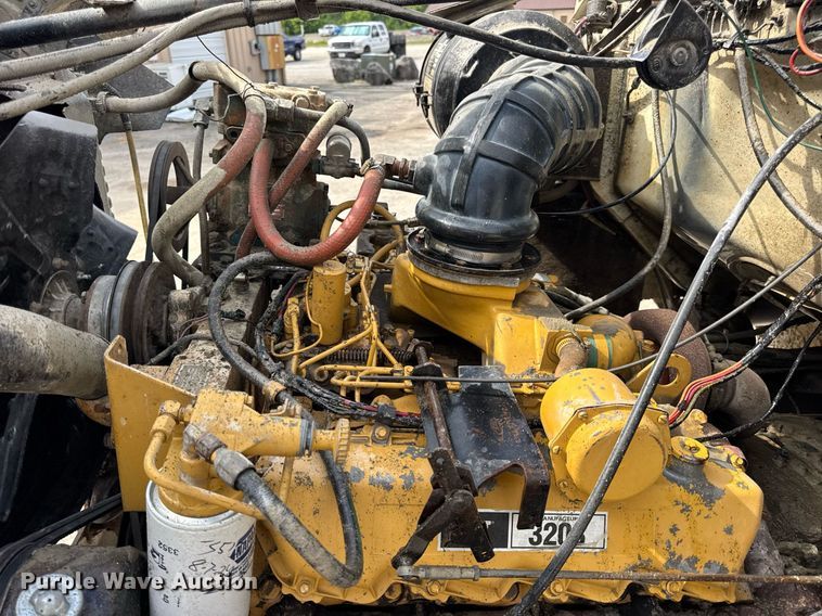 image for item DW3372 1983 Ford 8000 water truck