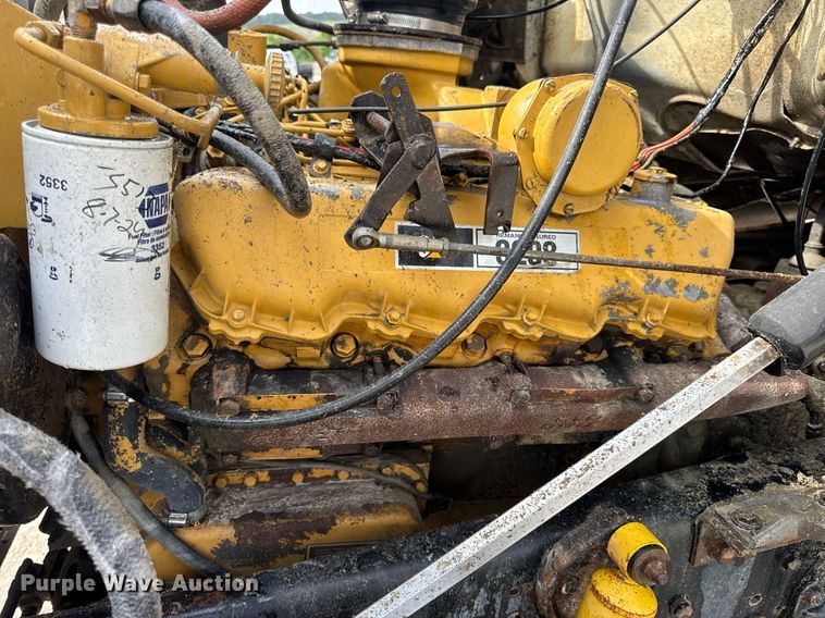 image for item DW3372 1983 Ford 8000 water truck