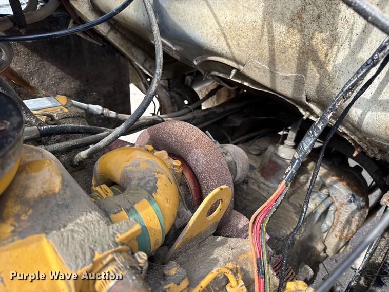 image for item DW3372 1983 Ford 8000 water truck