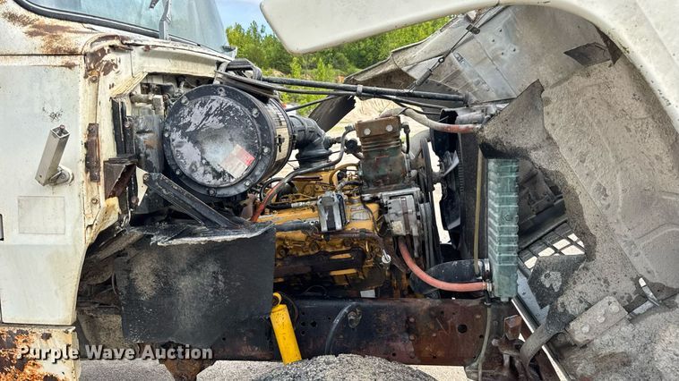 image for item DW3372 1983 Ford 8000 water truck