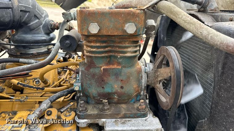 image for item DW3372 1983 Ford 8000 water truck