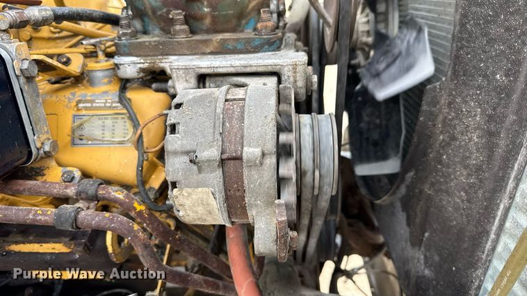 image for item DW3372 1983 Ford 8000 water truck