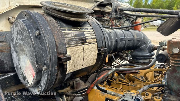 image for item DW3372 1983 Ford 8000 water truck