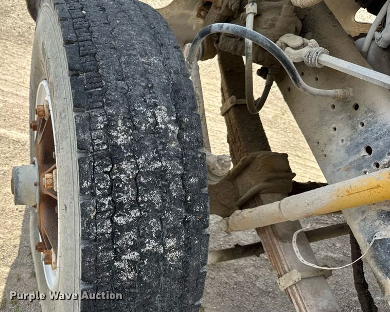 image for item DW3372 1983 Ford 8000 water truck