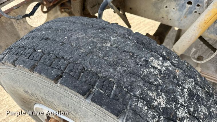 image for item DW3372 1983 Ford 8000 water truck