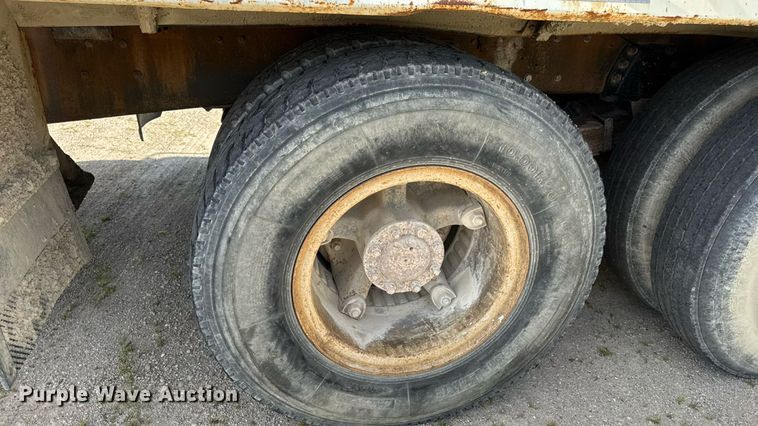 image for item DW3372 1983 Ford 8000 water truck