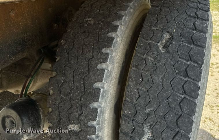 image for item DW3372 1983 Ford 8000 water truck