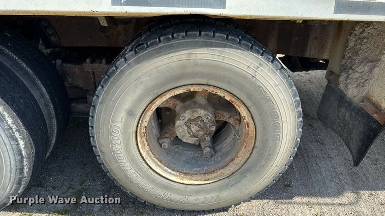 image for item DW3372 1983 Ford 8000 water truck