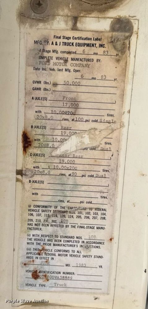 image for item DW3372 1983 Ford 8000 water truck