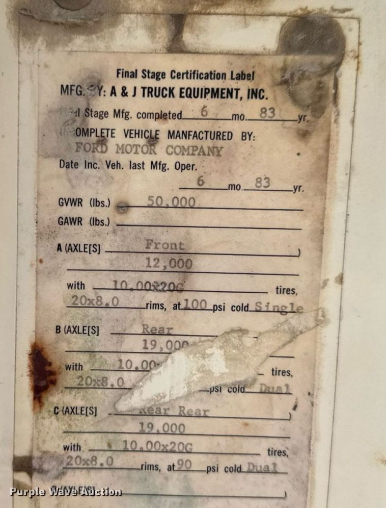 image for item DW3372 1983 Ford 8000 water truck