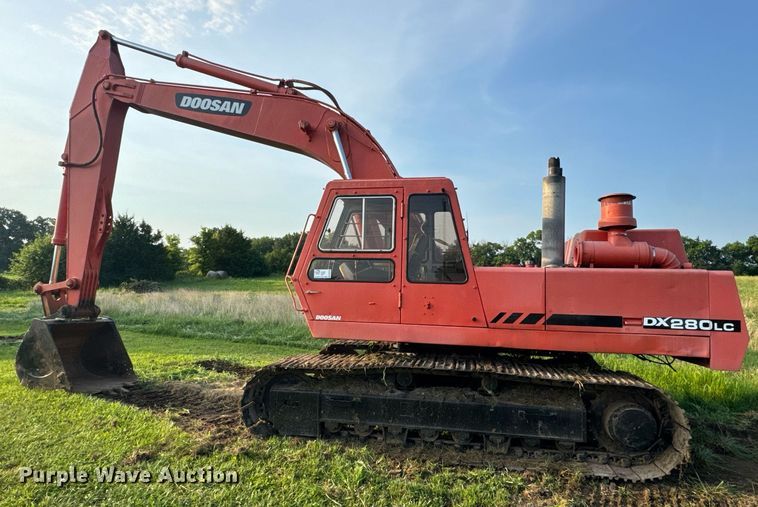 image for item DW3448 1992 Daewoo DH280 excavator