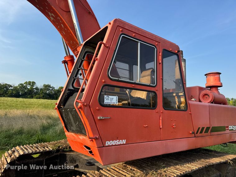 image for item DW3448 1992 Daewoo DH280 excavator