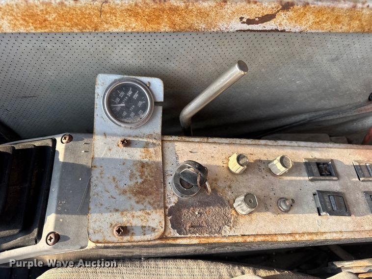 image for item DW3448 1992 Daewoo DH280 excavator