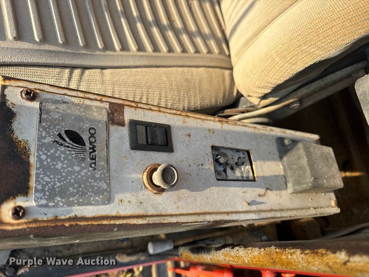 image for item DW3448 1992 Daewoo DH280 excavator