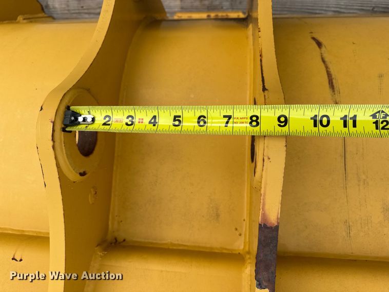 image for item DW3470 Caterpillar bucket