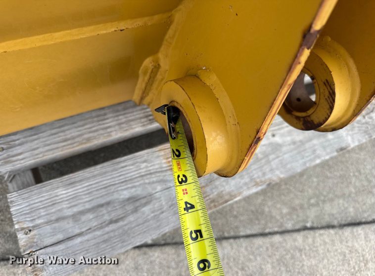 image for item DW3470 Caterpillar bucket